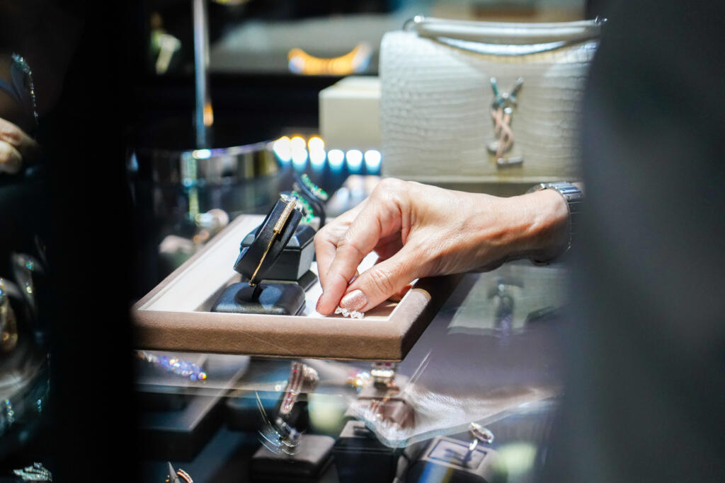Bee Bijoux Christmas Party and Jewelry Exhibition